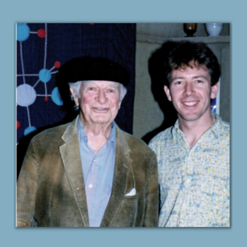 Patrick Holford standing with Linus Pauling